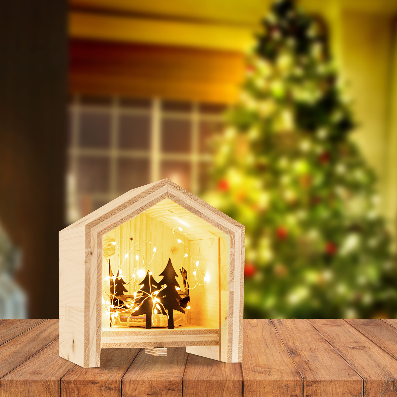 92107-frontblende-deko-weihnachten Weihnachtlich geschmückt macht der Anblick des Deko-Hauses Lust auf besinnliche Abende.