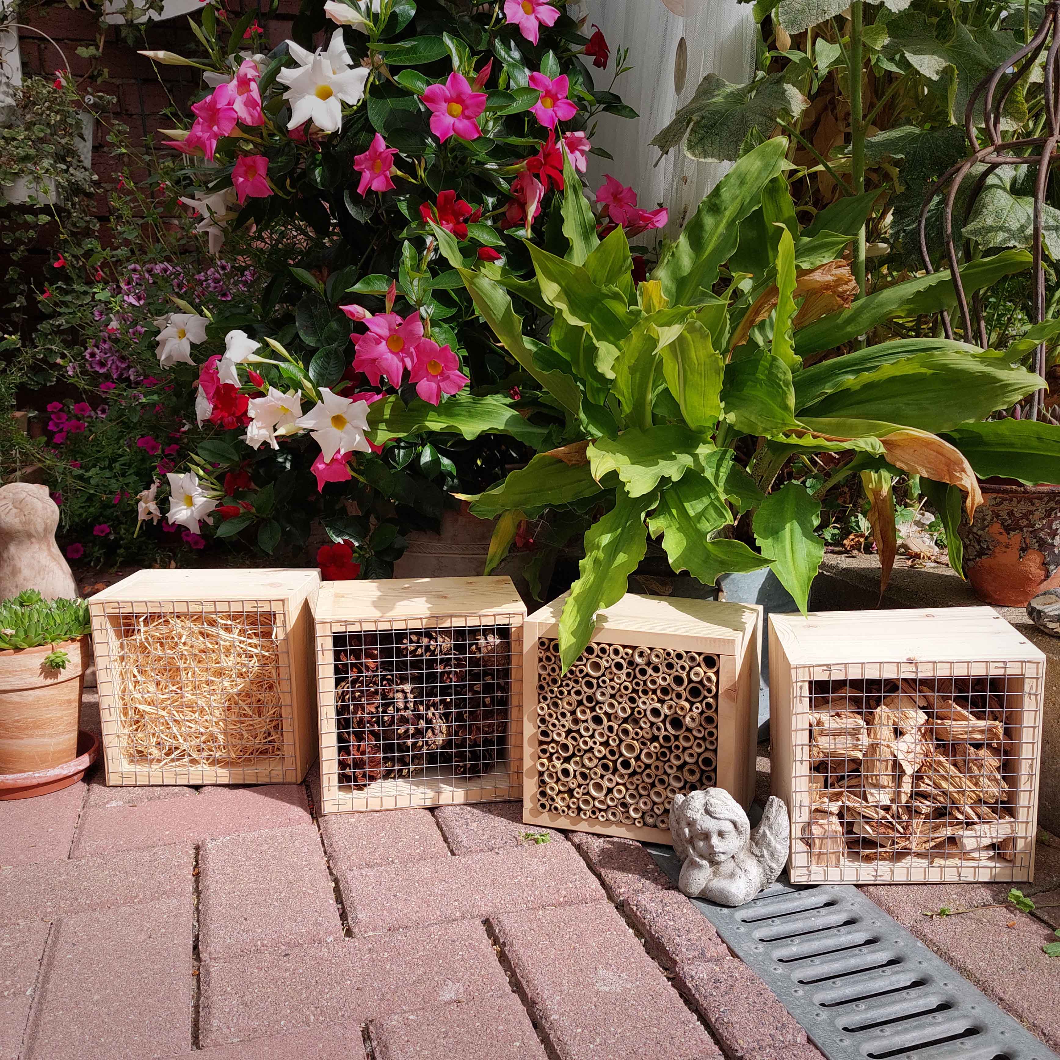 92462-Kreativ-Bausatz-Fichte-Terrasse-Garten-Zuhause Sie können auch mehrere kleine Insektenhotels bauen um diese ganz individuell in Ihre Terassengestaltung einzubringen.