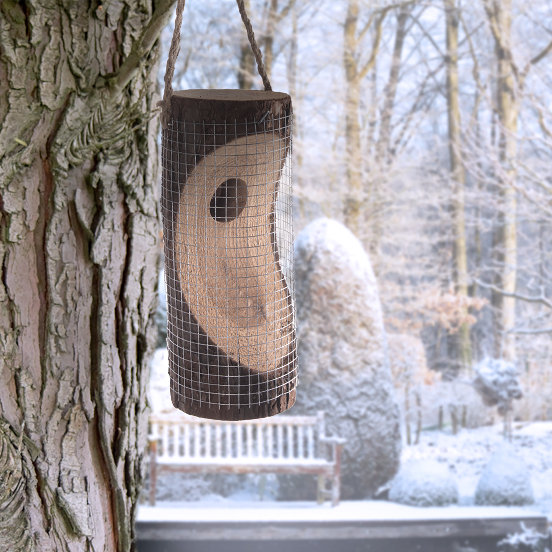 90581-Vogelfuttersaeule-Winter-Nahrungsquelle Achten Sie darauf die Säule immer wieder nachzufüllen.