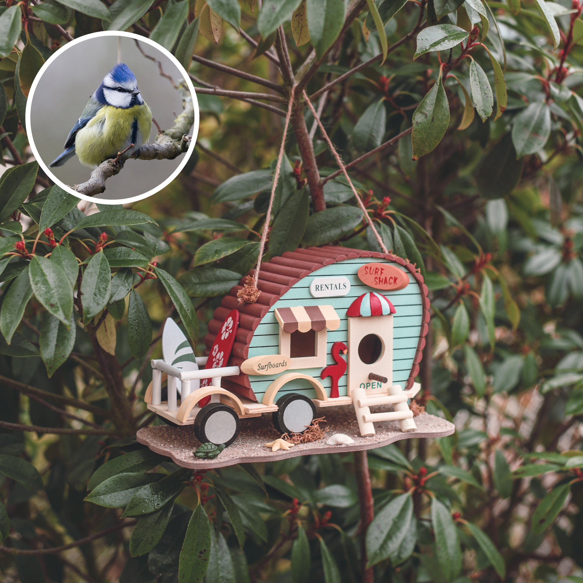 90543-Vogelhaus-Wohnwagen-Kohlmeise-Feldsperling-Kleiber Das Haus eignet sich für Meisen, Feldsperling und Kleiber.