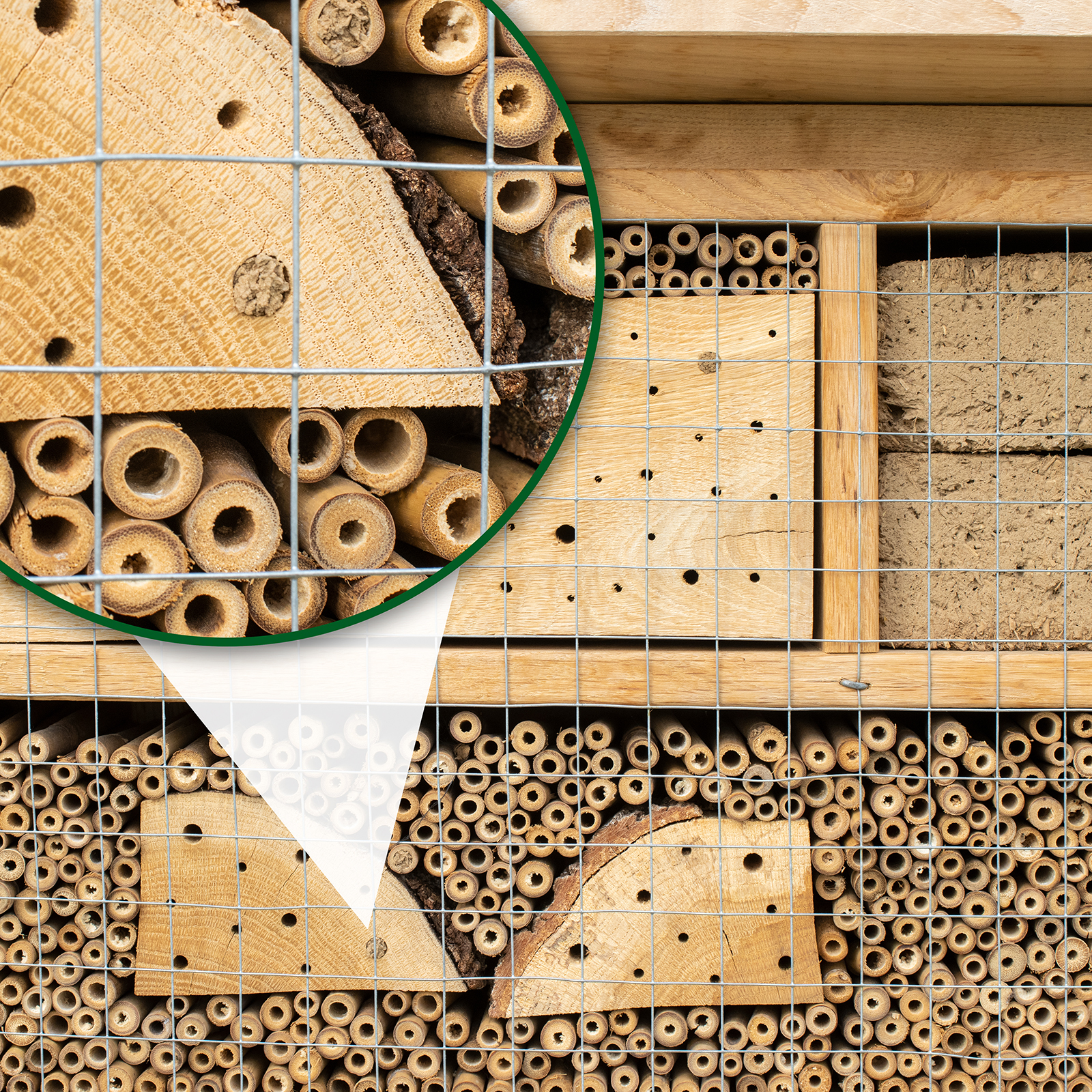 92306_Insektenhotel-Premium_szenebild_2 Finden Sie ein geschlossenes Loch hat dahinter sehr wahrscheinlich schon eine Wildbiene ihre Eier gelegt.