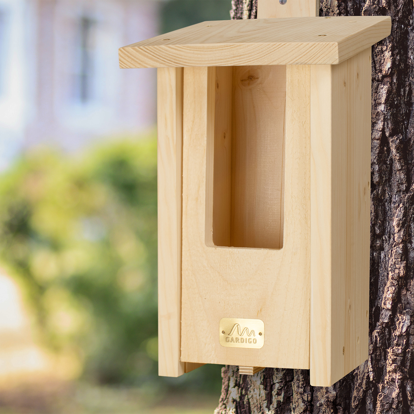 92206-nistkasten-halbhoehle-baum-GartenH9uzM8zfVecxt Der Nistkasten kann einfach mit den mitgelieferten Nägeln aus Aluminium am Baum befestigt werden.