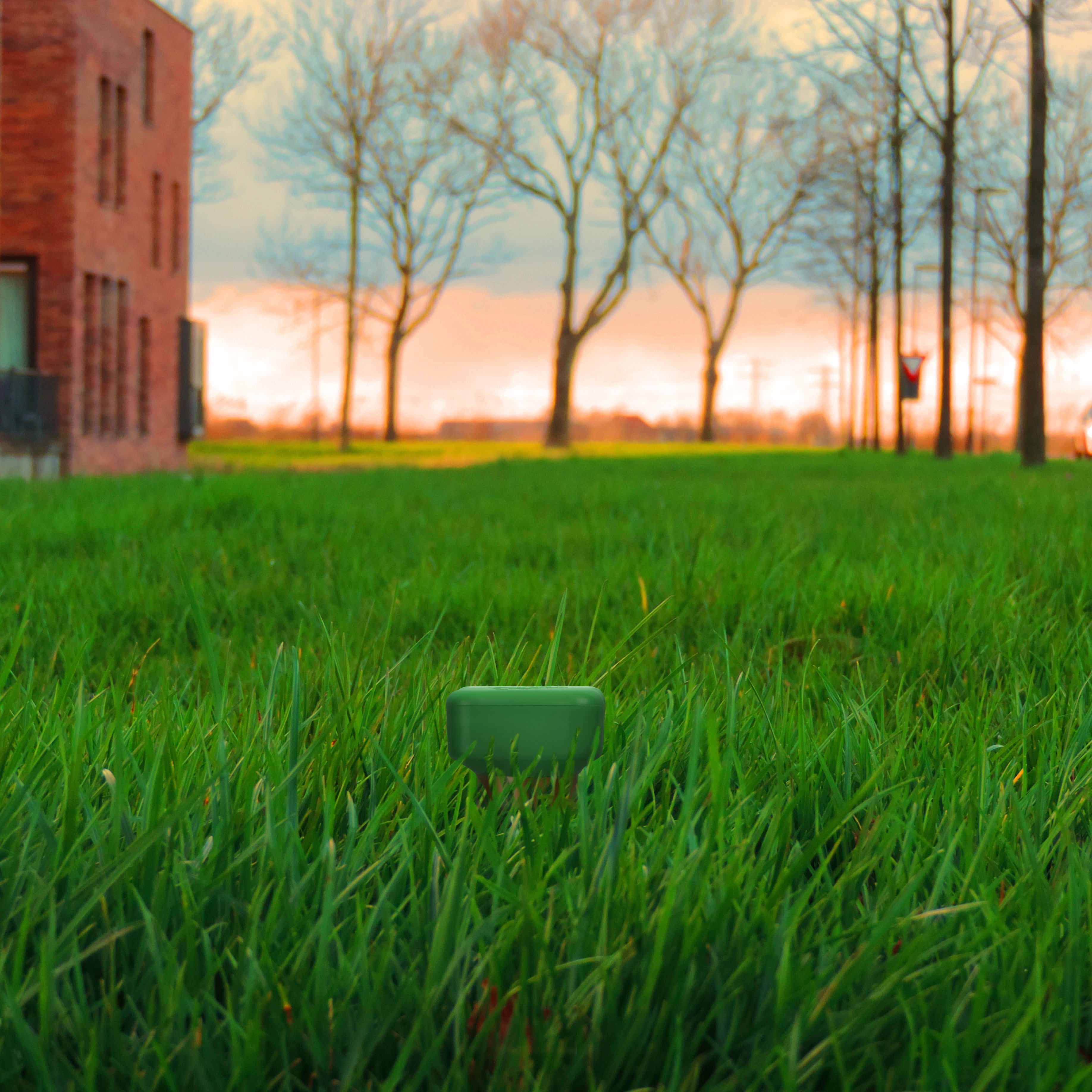 70052-Maulwurf-Ameisen-Abwehr-Deluxe-Maulwurfschreck-Ameisenschreck Für optimale Ausbreitung des Schalls und der Vibration durch die Erde muss das Gerät möglichst weit in der Erde stecken.