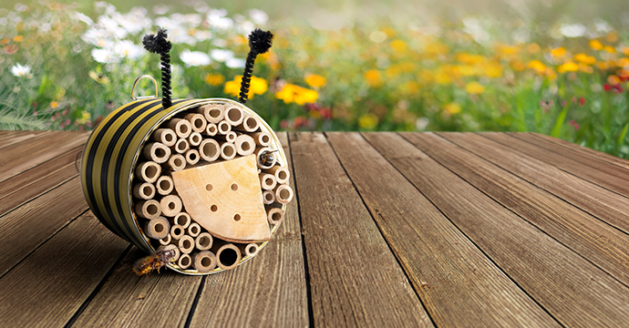 Gardosi: Insektenhotel aus Dosen