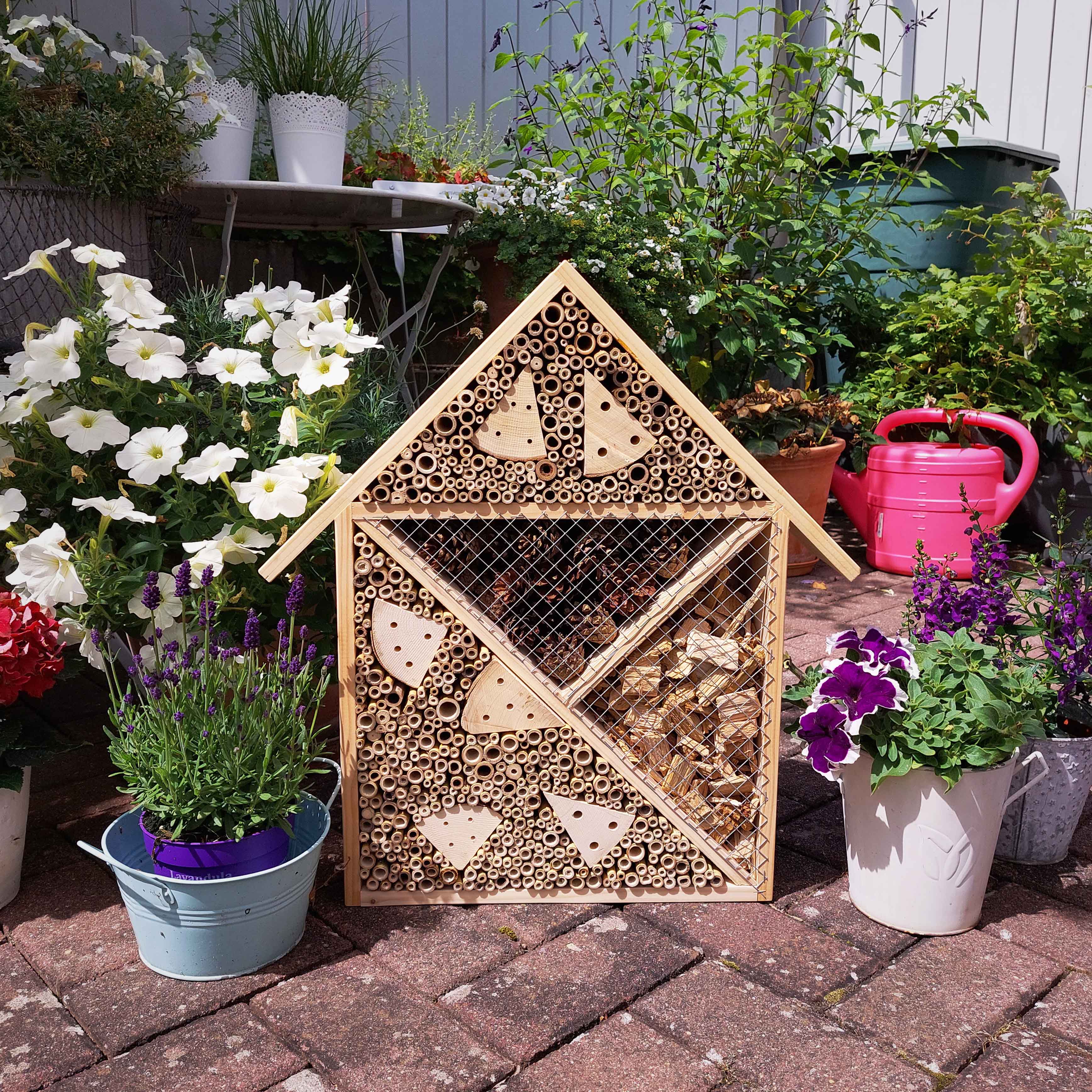 92462-Kreativ-Bausatz-Fichte-Bienen-Haus Ein Bienenhaus Bietet den Bienen und andern Nützlingen Geborgenheit in Ihrem Garten.